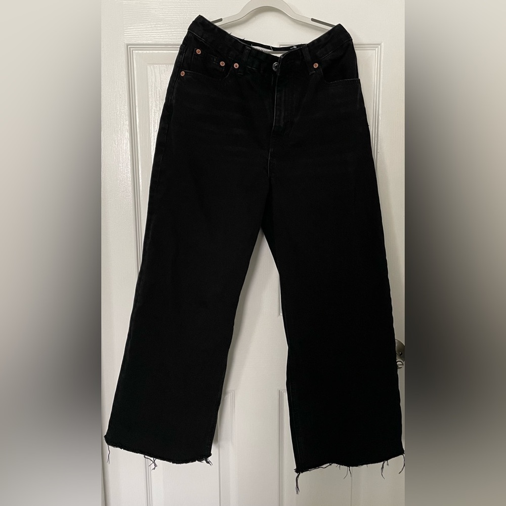 Brand:Pull&Bear size: EU 38/ USA 6 black jeans high waisted with rough hems